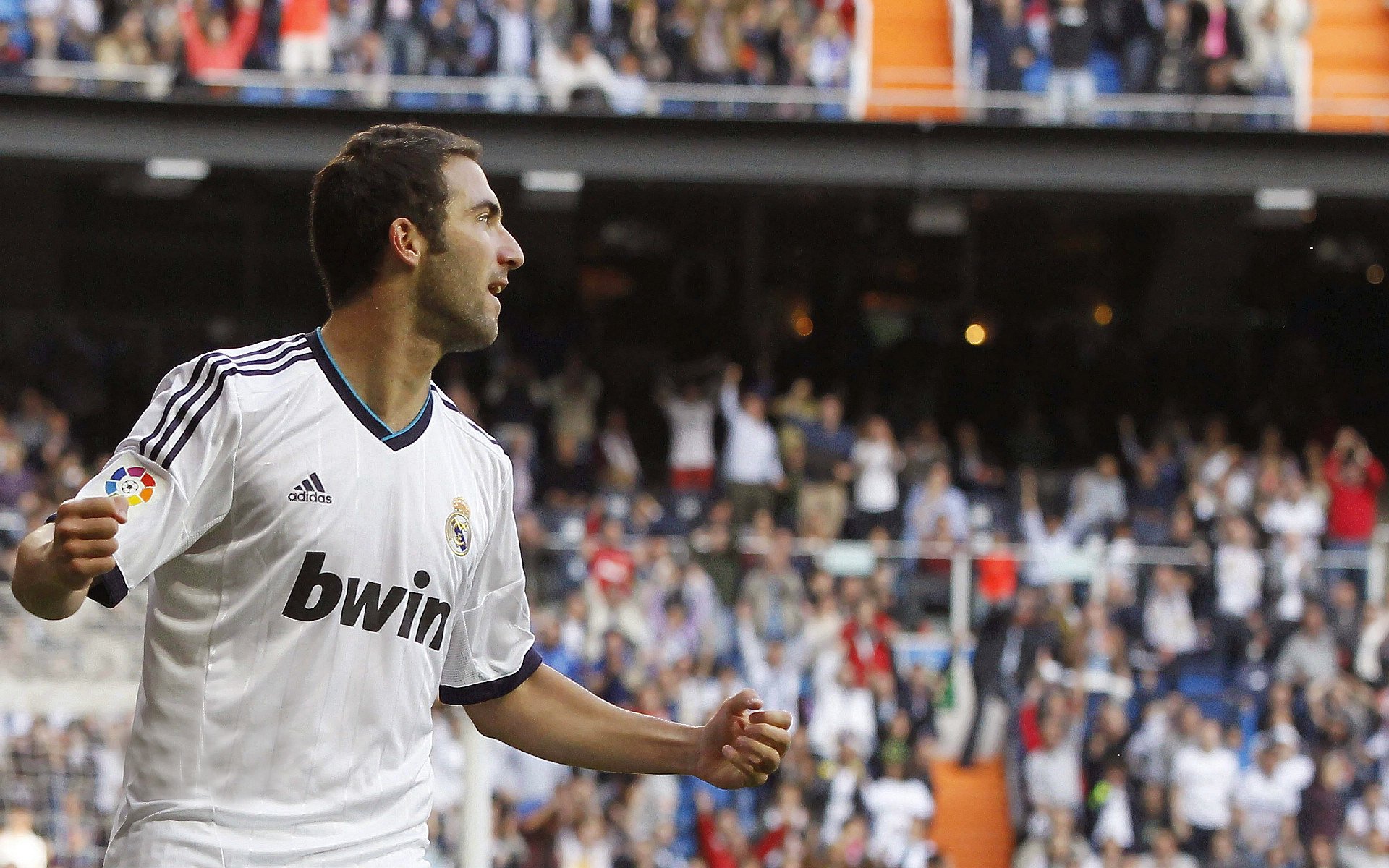 爱游戏大厅-拉什福德高能风暴席卷全场，马德里竞技战术铁幕难阻红魔利刃