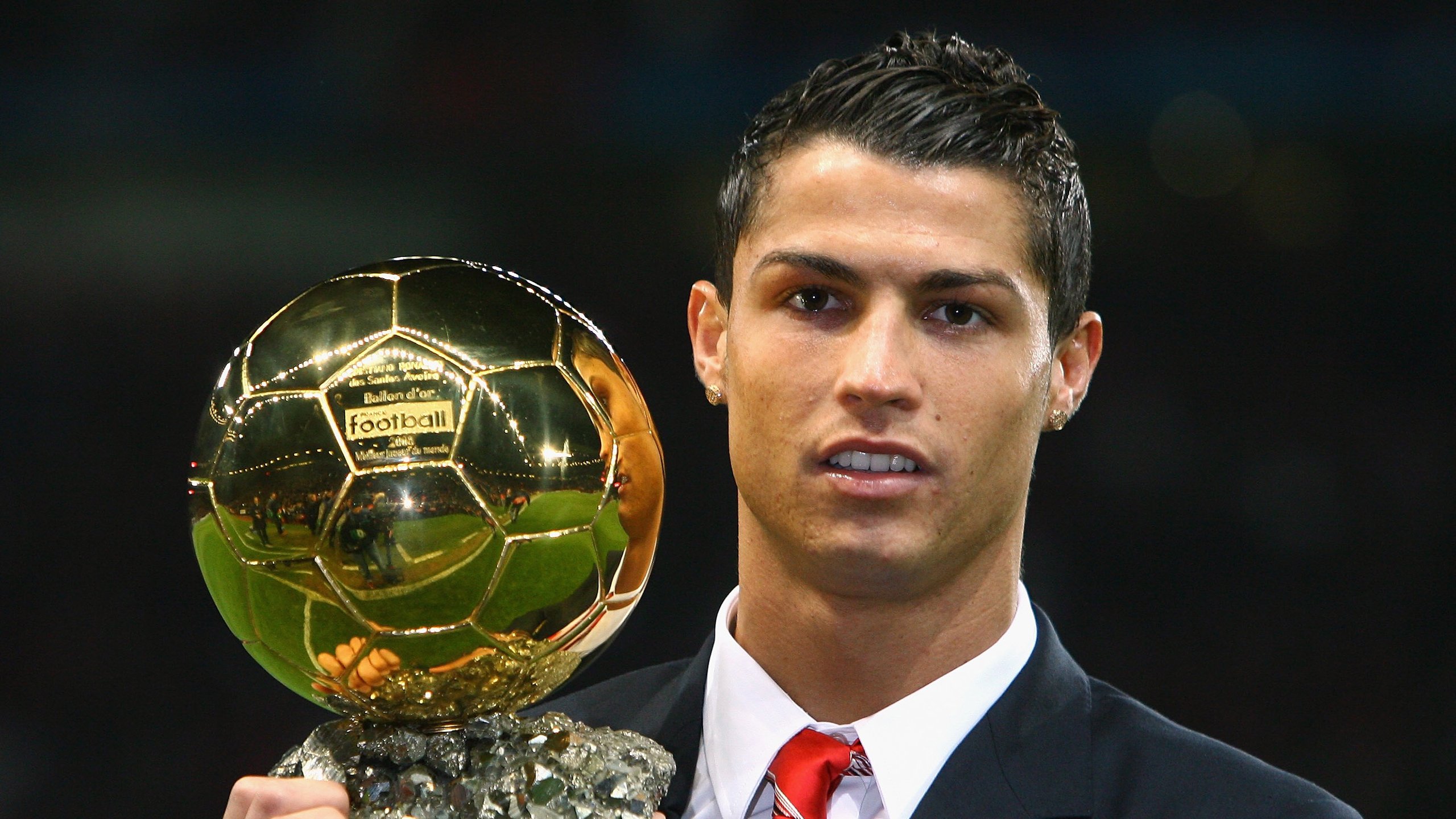 爱游戏在线-当北欧风暴席卷诺坎普,哈兰德如何撕碎巴萨的骄傲