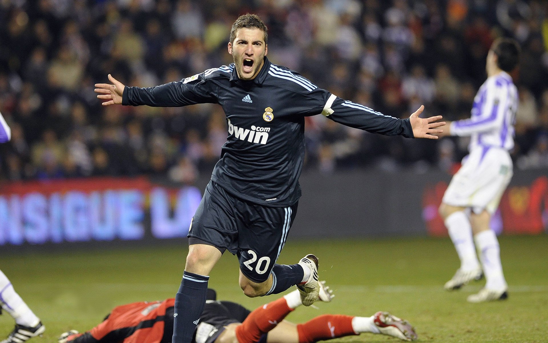 爱游戏官网-当拉什福德的光芒,照亮厄瓜多尔掀翻荷兰的暗夜