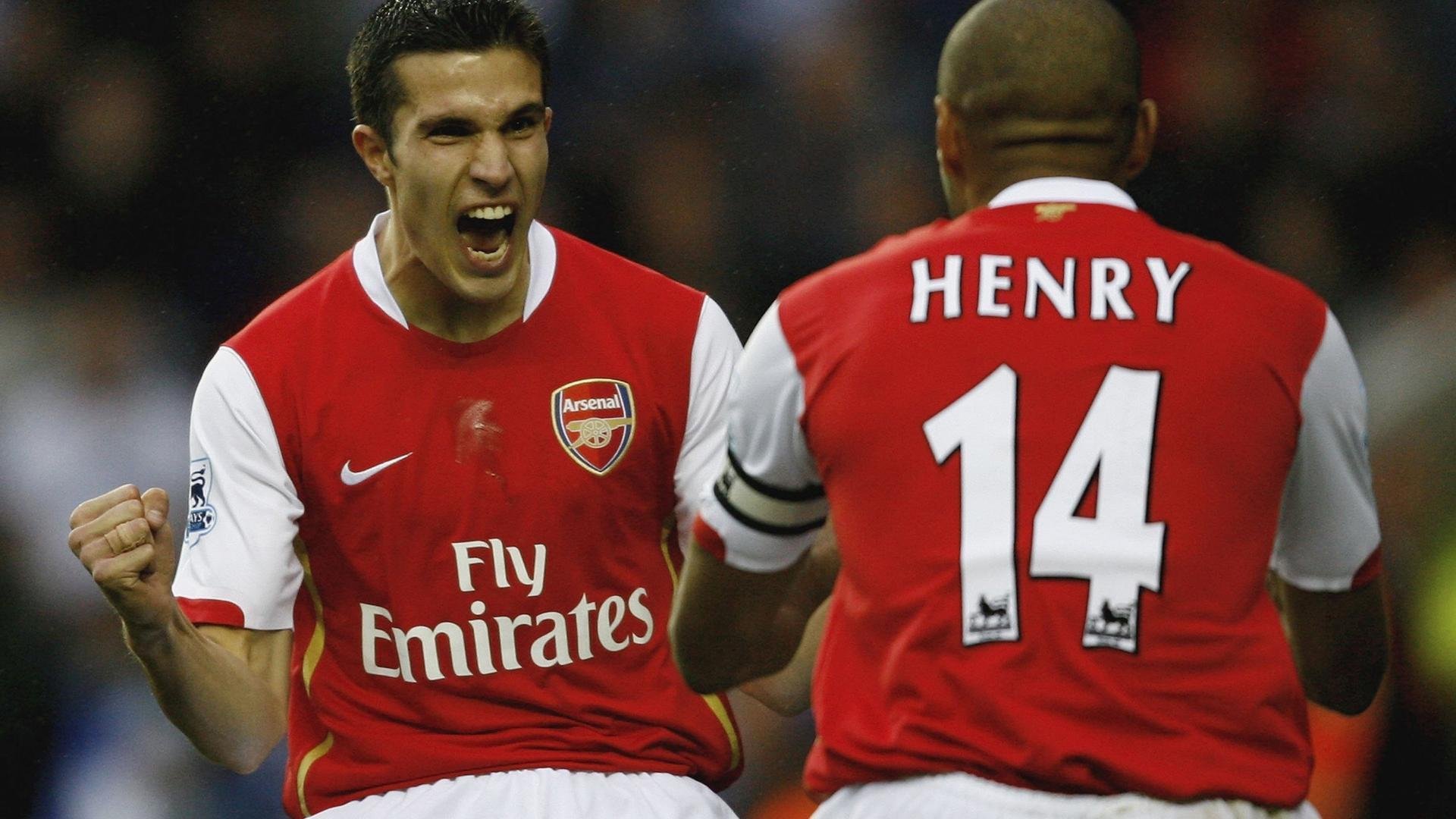 爱游戏官网-勒沃库森爆冷墨西哥，库尔图瓦在F1街道赛接管比赛，当绿茵场与赛道交换灵魂